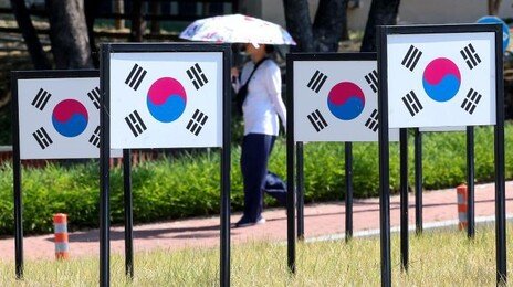 輿 “독립 위한 헌신에 감사”…野 “영웅 희생 잊지 않을 것”