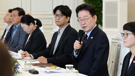 李지지율 40% 취임후 최저… 민주 38%-국힘 30% 격차 줄어