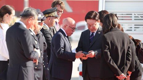 李 “대통령 권한 분산 개헌 필요… 페이스메이커로 北美대화 촉진”