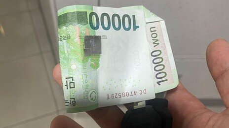 빗길 넘어져 배달음식 쏟았는데…“고생많다” 용돈 쥐어준 고객
