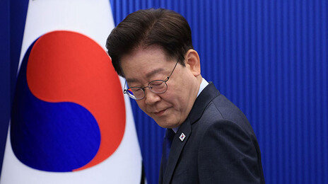 李지지율, 석달여만에 26%P 하락… 핵심지지층 4050도 부정〉긍정