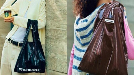 “비닐에 로고만” vs “명품보다 예뻐”…스벅 9500원 폴더블백 뭐길래