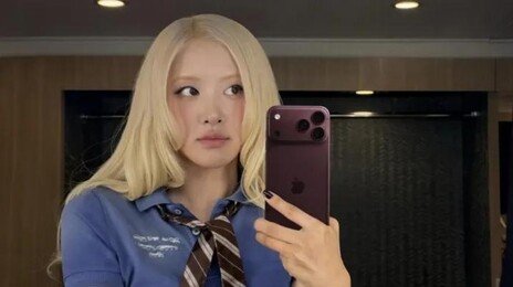“폰 필요하면 물어보지”…로제 사진에 댓글단 삼성 ‘좋아요 42만개’