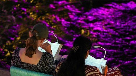 “하루 15분 책 읽으면 돈 드려요” 싱가포르 파격 제도 눈길