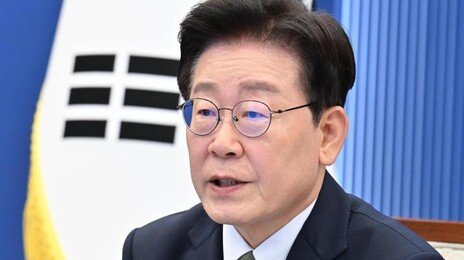 李, 밤 12시-새벽 1시20분에도 SNS 글… 이틀에 한번꼴 한밤 올려