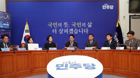 與 지지율 35%-국힘 26%, 무당층 31%