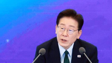 李 “비난해도 SNS 계속할 것… 조롱당한 노무현 떠올라”