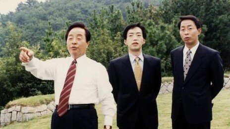 李대통령, YS 10주기 추모…“대도무문 새기며 더 성숙한 민주국가로”