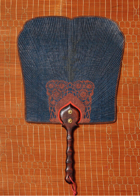 모시 미선. 조선시대. 푸른색 쪽물을 들인 모시로 만들었다. 