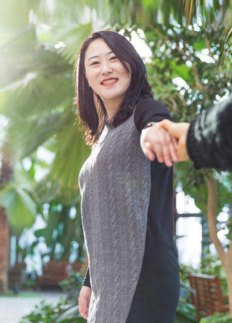 국내 최초 캔서테인먼트 회사 ‘박피디와 황배우’를 통해 암 인식 개선 활동을 하고 있는 황서윤 씨. 황씨는 우리 사회가 암 생존자의 손을 잡아주기 바란다고 말했다. [김도균 기자]