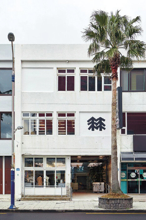 코오롱스포츠의 재활용 철학을 담은 공간 ‘솟솟리버스’. [코오롱스포츠]