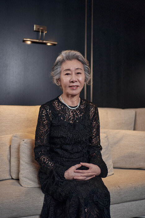윤여정은 “같은 캐릭터를 재탕하지 않는 걸 철칙으로 여긴다”고 했다. [CJ ENM]