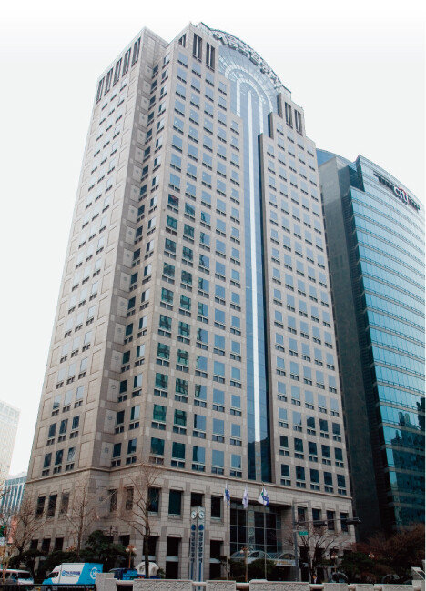 우리은행 최대주주인 예금보험공사의 우리은행 잔여 지분 매각이 언제쯤 추진될지 업계의 관심이 쏠리고 있다.[뉴시스]