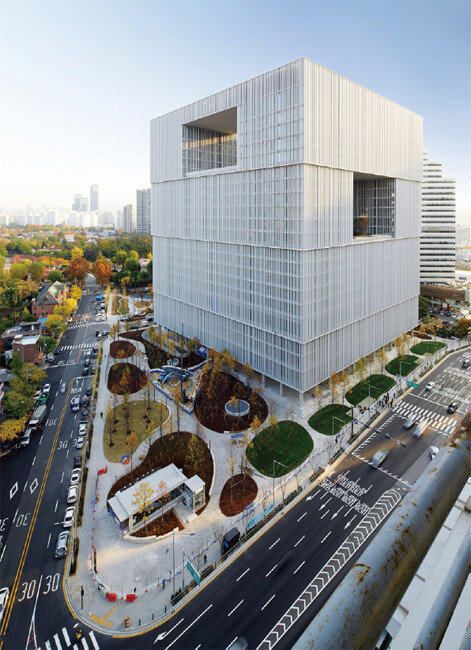 중국 화장품 수요가 회복되지 않으면서 어려움을 겪고 있는 아모레퍼시픽. [아모레퍼시픽]