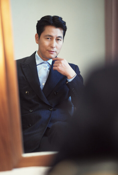 데뷔 후 처음 장편영화를 연출하는 등 2023년을 어느 해보다 바쁘게 보낸 배우 정우성. [플러스엠엔터테인먼트]