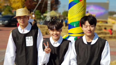 ‘총각 엄마’와 북에서 온 아이들...최북단 철문을 열다