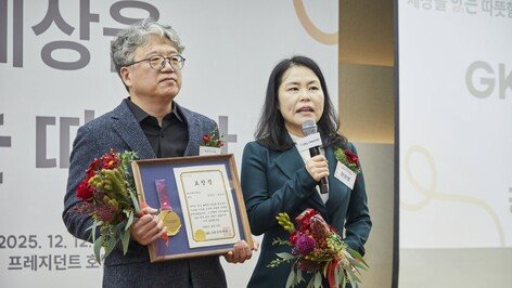 고3 때 책 받은 아이, 어른 되어 다시 책방 문을 열었다