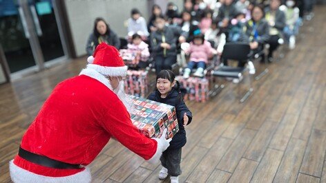 폭스바겐그룹코리아, 아동복지시설에 ‘시크릿 산타’ 선물 전달