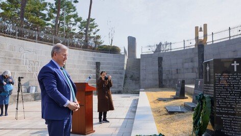 션 캐니 아일래드 교통부 차관, 전쟁기념사업회 방문