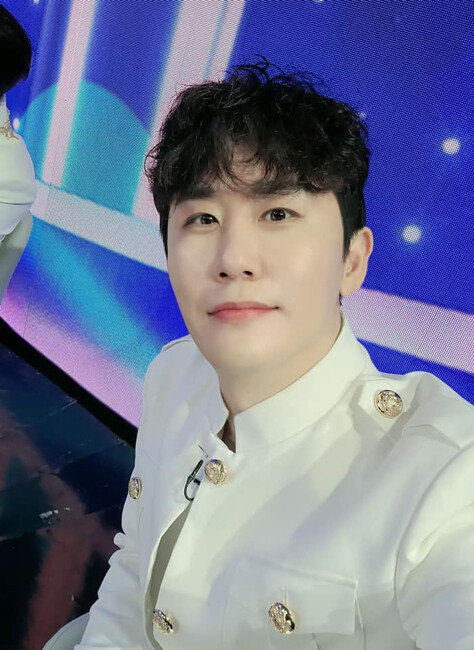 9월 9일 태어난 지 1만4000일을 맞은 트로트 가수 영탁. [사진=밀라그로 제공]