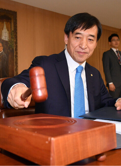 기준금리 결정권을 갖고 있는 이주열 한국은행 총재. [동아일보 변영욱 기자]