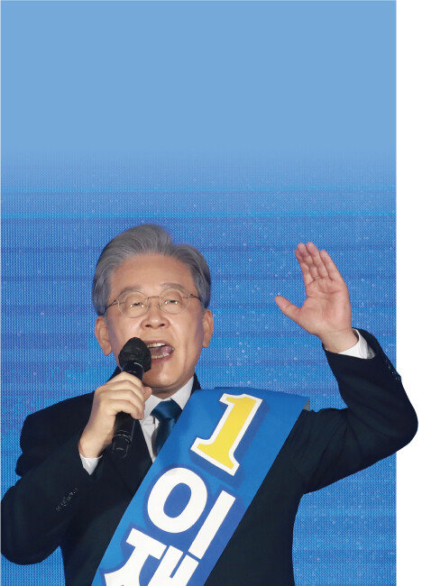 9월 12일 강원 원주에서 열린 더불어민주당 강원 합동연설회에서 이재명 경기지사가 정견 발표를 하고 있다. 이날 발표된 ‘1차 슈퍼위크’ 결과에서 과반 승리를 거뒀다. [뉴스1]