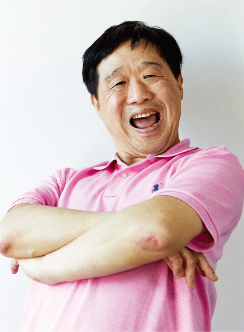서민 단국대 의과대학 기생충학과 교수가 6월 4일 서울 중구 한 사무실에서 활짝 웃고 있다. [ 홍중식]