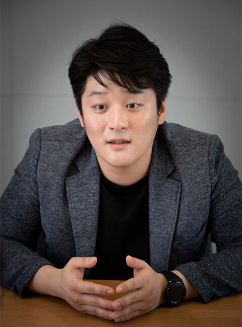 김정식(34) 씨는 지난해 문재인 대통령으로부터 형법상 모욕죄로 고소를 당했다. 야당과 시민사회의 비판이 거세지자 최근 문 대통령은 고소를 취하하라고 지시했다. [박해윤 기자]