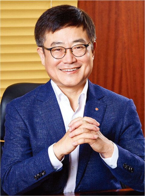 강희태 롯데쇼핑 대표이사는 e커머스 사업 강화의 일환으로 복합 쇼핑몰 플랫폼 구축을 구상하고 있다. [사진 제공 · 롯데쇼핑]