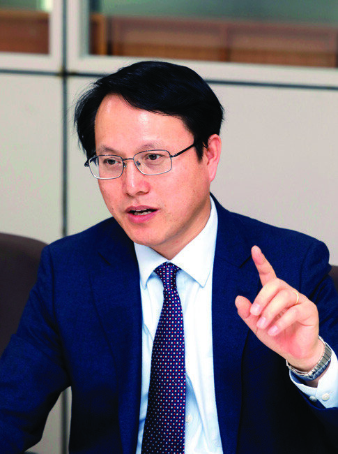 “고질적인 하도급, 유통, 프랜차이즈 
 분야의 불공정거래를 해결하지 못하면
 대한민국이 선진국으로 건너가긴 
 요원합니다. 지식비타민을 보급하고 
 공정거래연구소를 세운 것도 중립적 
 처지에서 기업생태계를 무너뜨리는 
 원인을 찾아보고, 건강한 기업생태계를
 만드는 디딤돌이 됐으면 하는 
 마음에서였어요.”[박해윤 기자]