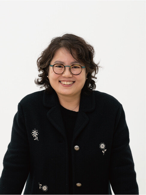 이동은 가톨릭대 미디어기술콘텐츠학과 교수. 이동은 교수는 영화·게임·문학 등 콘텐츠 연구자다. 1세대 가상 세계로 불리는 ‘세컨드 라이프’의 서비스를 기획·론칭한 현장 전문가이기도 하다. [홍태식 객원기자]