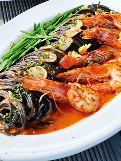 ‘프랑스식 수프’ 비스크를 활용한 
새우 오일 파스타. [남희철 제공]