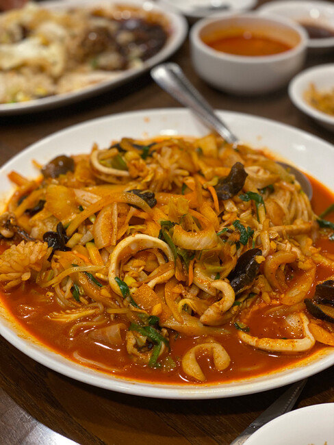 매콤하고 얼큰한 맛이 일품인 야끼우동. [사진제공 김민경]