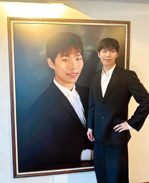 악뮤 이찬혁이 최근 ‘이찬혁 영감의 샘터’ 전시를 열었다. [이찬혁 인스타그램 캡처]