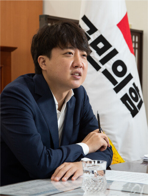 이준석 국민의힘 대표는 야당 처지에서 내년 대선이 “3.6%포인트로 신승했던 2012년보다 구도가 더 나쁘다”고 말했다. [조영철 기자]