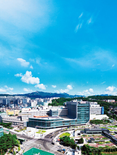 서울시 성북구 안암동 고려대안암병원 전경. 메디컴플렉스 신관은 기존 본관 앞쪽에 자리했다. [고려대안암병원]