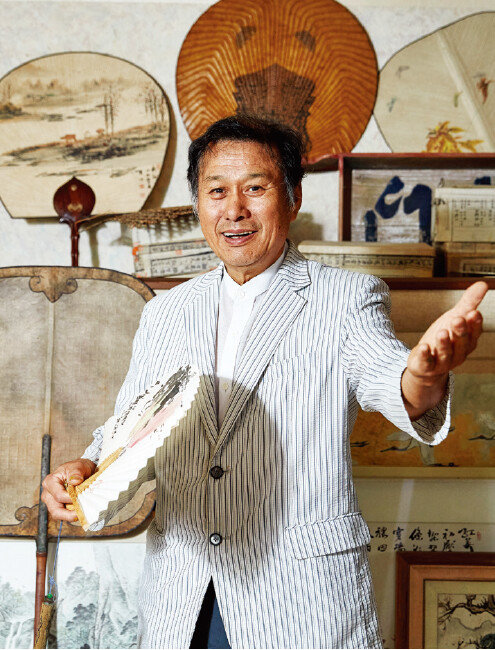 부채 수집가 금복현 청곡부채박물관 관장