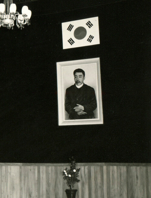 1970년 안중근의사기념관에 이상원 화백이 그린 영정이 전시됐다. [이상원미술관 제공]