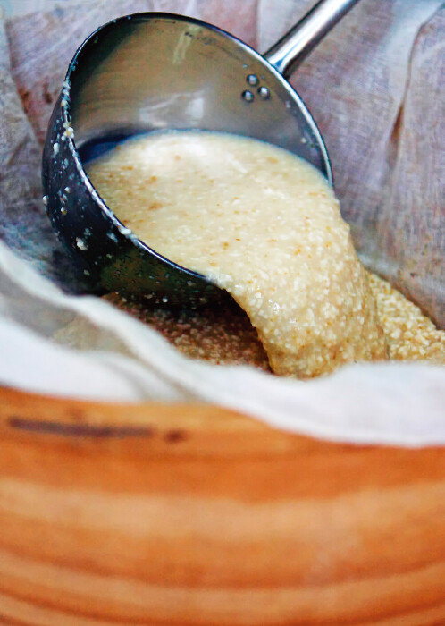 막걸리 발효를 담당하는 누룩에는 효모와 효소가 모두 들어 있다. [GettyImages]