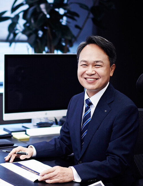 신한금융지주 차기 회장에 만장일치로 추천된 진옥동 신한은행장. [신한은행 제공]