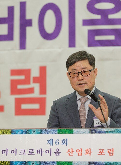 환영사를 하는 안봉락 회장. 