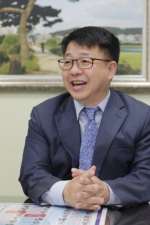 ‘장누수증후군과 글루텐 분해 유산균의 산업화 적용’에 대해 발표하는 윤복근 교수. 