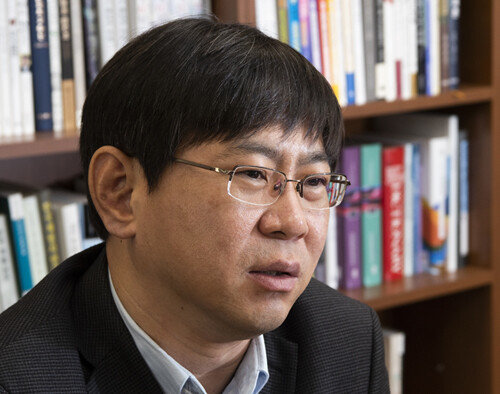 박상인 서울대 교수는문재인 정부에서‘경제의 정치화’양상이 짙어졌다고 우려했다. [조영철 기자]