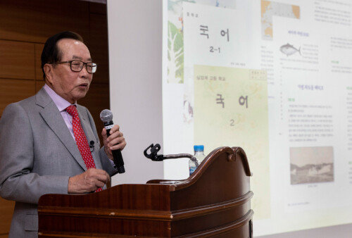 김재철 동원그룹 명예회장이 바다를 항해하며 쓴 글은 우리나라 초·중·고교 교과서에 실렸다. [박해윤 기자]