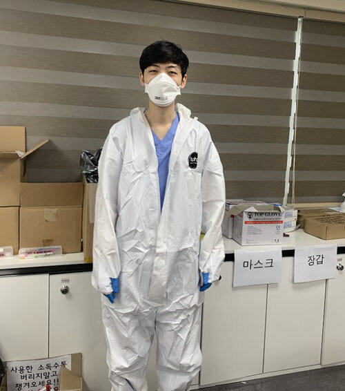 대구의 선별진료소에서 일하는 김형갑 대한공중보건의사협의회장. 