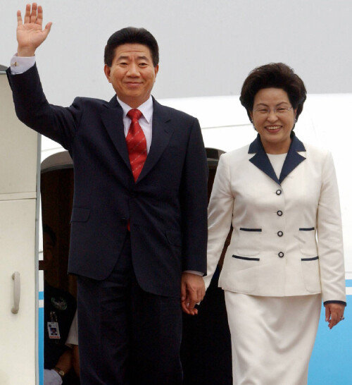 2003년 7월 8일 중국을 방문한 
노무현 전 대통령 부부. [박경모 동아일보 기자]