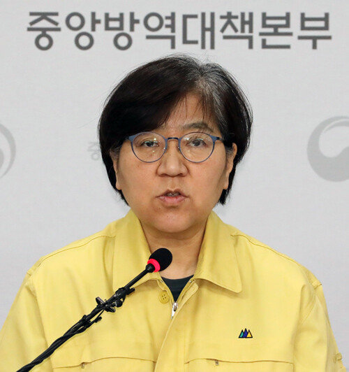 3월 9일 충북 청주시 오송읍 질병관리본부 브리핑실에서 정은경 중앙방역대책본부 본부장이 코로나19 국내 발생 현황에 대해 브리핑하고 있다. [뉴스1]

