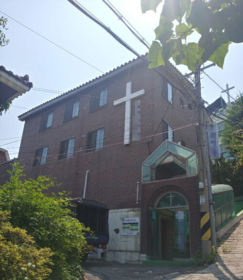 일본군 위안부 피해자 길원옥 할머니의 양아들 황선희 목사가 목회하는 인천 연수구의 한 교회. [김건희 객원기자]