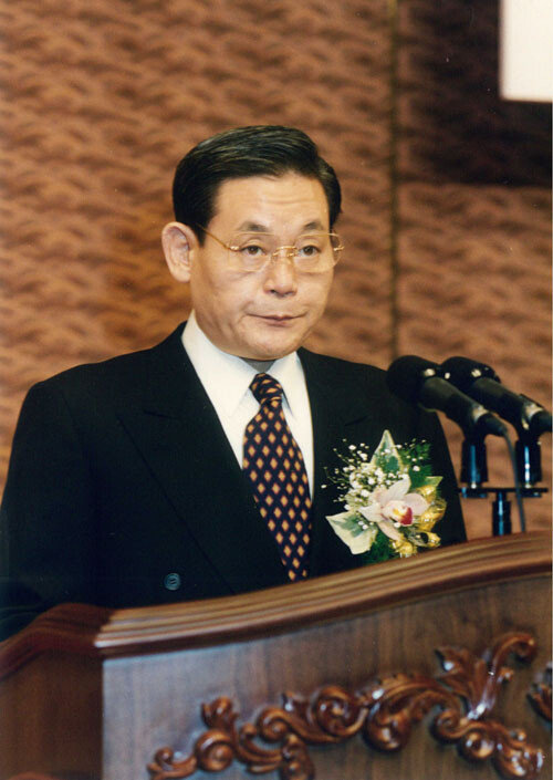 독일 프랑크푸르트 신경영 선언 이듬해인 1994년 그룹 시무식에서 연설하는 이건희 회장. [삼성전자 제공]