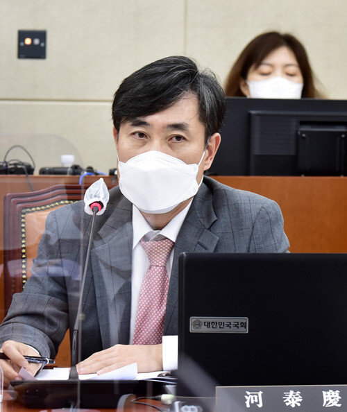 지난해 10월 6일 서울 여의도 국회 본관 419호에서 열린 국방위원회 전체회의에서 의사진행 발언을 하는 하태경 국민의힘 의원. [사진공동취재단]